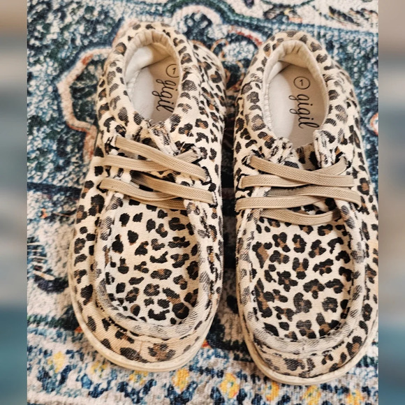 Gigil Cheetah Girls Moccasins Slip On, Size 1 - Picture 8 of 10